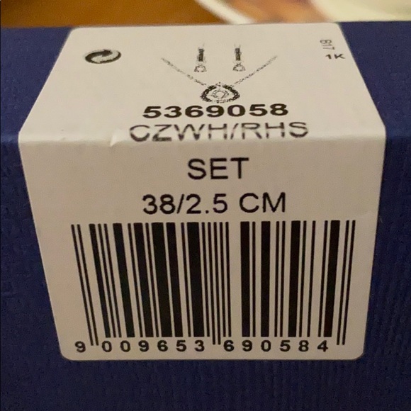 NWT Swarovski Moving Pendent & dangling earrings